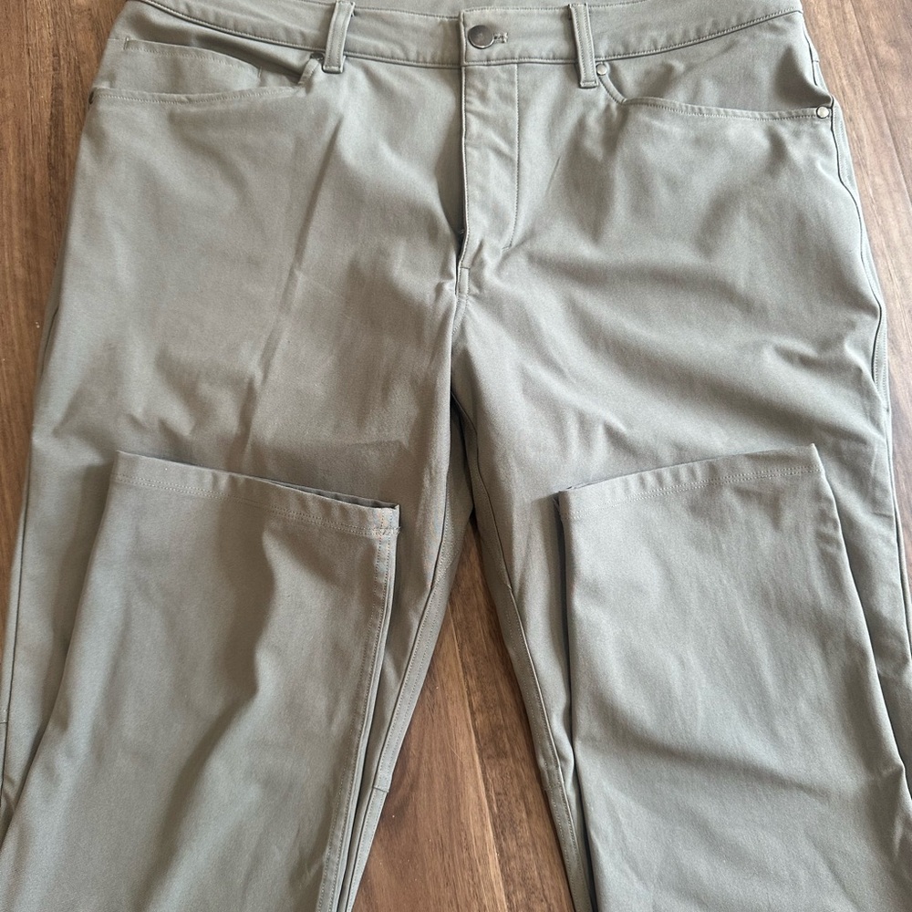 Like New Men’s Lululemon ABC Pants - Olive Green